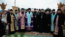 В Черновицко-Буковинской епархии освятили место под постройку нового храма