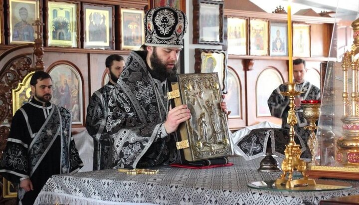 Архієпископ Южненський Діодор за богослужінням у Свято-Іверському монастирі. Фото: iverskiy.od.ua