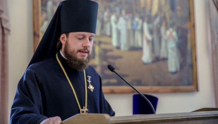 Episcopul Victor (Koțaba) citește un raport despre autocefalie la Seminarul teologic din Harkov. Imagine: kdais.kiev.ua