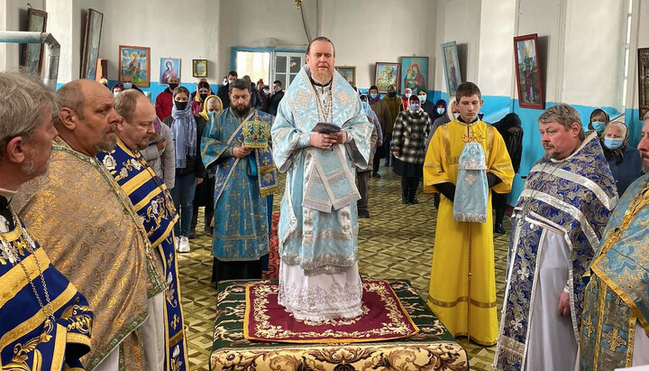 «Αρχιερατική Θεία Λειτουργία» του Ζοριά στο Πριπούτνι. Φωτογραφία: facebook.com/yevstr