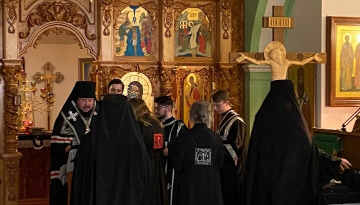 Епископ Каллиник совершает иноческий постриг. Фото: crimea-eparhia.ru