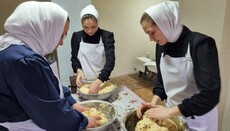 В Могилев-Подольской епархии УПЦ готовят тысячи куличей для местных больниц