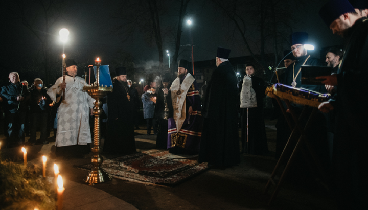 Нічна панахида по ліквідаторам і жертвам Чорнобильської катастрофи. Фото: news.church.ua