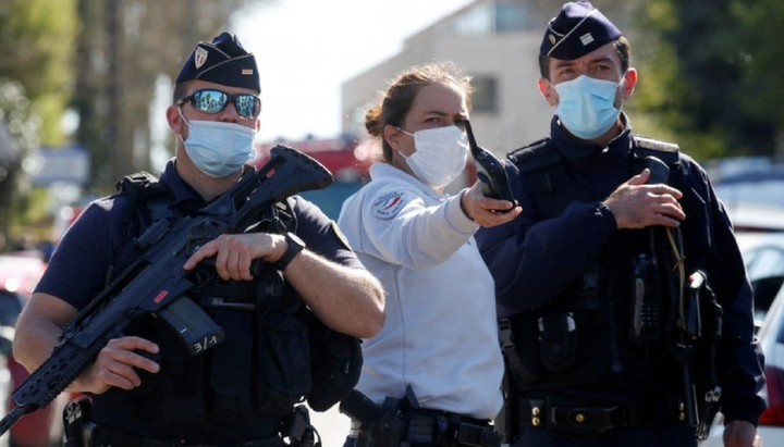 Французские полицейские. Фото: bbc.com
