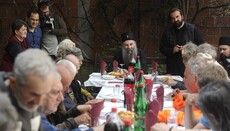 Патриарх Сербский Порфирий разделил пасхальную трапезу с бездомными