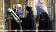 На Пасху президент Беларуси передал Церкви воссозданный Туровский крест