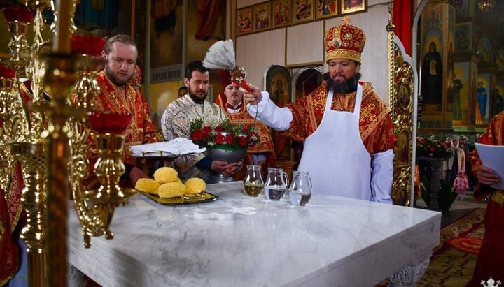 Освячення нового престолу в Свято-Троїцькому соборі Новоград-Волинського. Фото: zhytomyr-eparchy.org