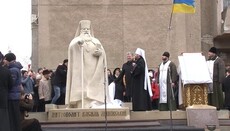 Памятник «митрополиту» Липковскому в Черкассах проваливается под землю