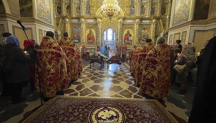 Відспівування пасхальним чином насельника Києво-Печерської лаври. Фото: lavra.ua