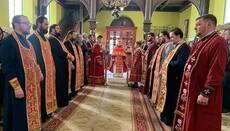 Клирик Румынской Церкви возглавил богослужение в Черновицкой епархии УПЦ