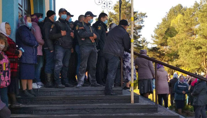 Zabolotye: ακτιβιστές OCU, με υποστήριξη περιφερ. βουλευτών, κατέλαβαν ναό