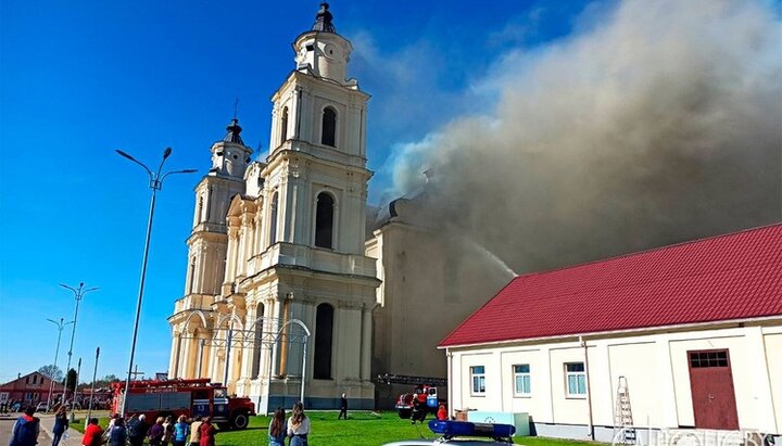 Пожар в костеле Вознесения Пресвятой Девы Марии, Будслав. Фото: catholic.by