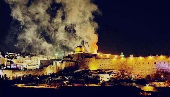 В Иерусалиме из-за ракетного обстрела возник пожар на Храмовой горе. Фото: glavcom.ua