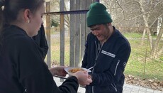В Мукачево православная молодежь каждое воскресенье кормит бездомных
