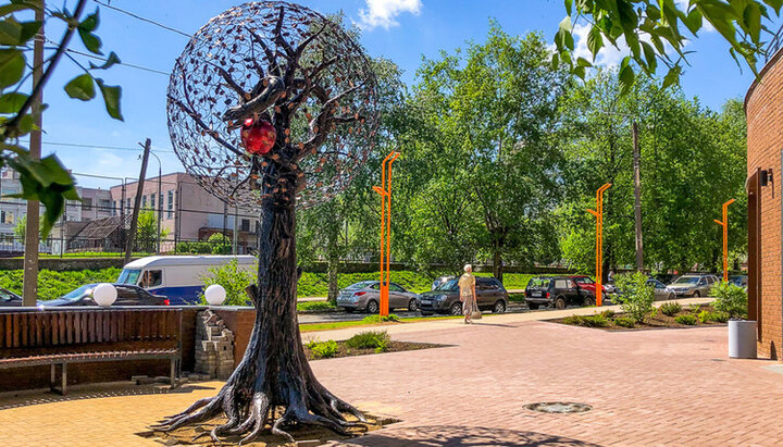 Арт-объект в Кирове, прозванный в соцсетях «памятником сатане». Фото: newsler.ru