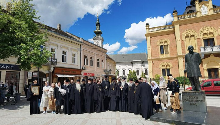 Αντιπροσωπεία της UOC με τους κληρικούς της Σερβικής Εκκλησίας. Φωτογραφία: romfea.gr