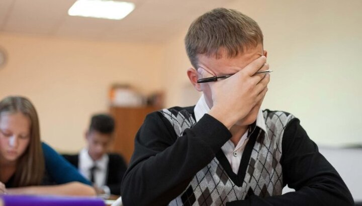 В українському шкільному підручнику виявили посилання на порносайт. Фото: podrobnosti.ua