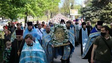 Учасники Хресного ходу в Дніпрі молилися за мир в Україні