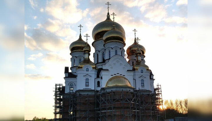 Новозбудований храм УПЦ  в честь Всіх Святих на джерелі св. Анни в Онишківцях. Фото: БФ 