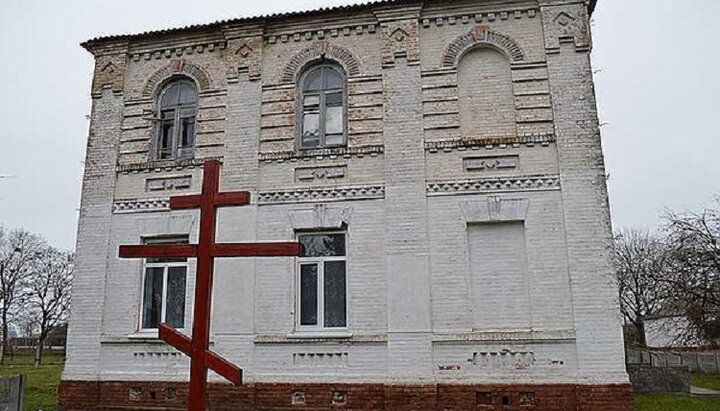 Biserica în cinstea Adormirii Maicii Domnului din s. Farbovane, Biserica Ortodoxă Ucraineană