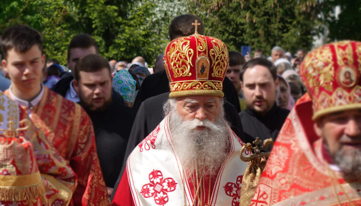 Metropolitan Gabriel (Dinev) of Lovech during the cross procession in the Mgarsky monastery of the UOC. Photo: pravoslavie.poltava.ua