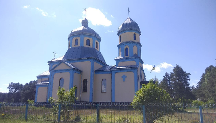 Biserica Sf. Ioan Teologul a Bisericii Ortodoxe Ucrainene din Zabolotie, pe care susținătorii BOaU încearcă să o acapareze. Umagine: UJO