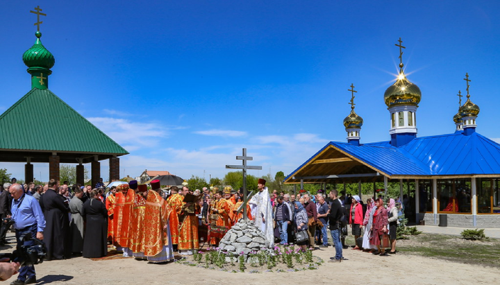 Праздничное богослужение на месте обретения Высочиновской иконы. Фото: izum.church.ua
