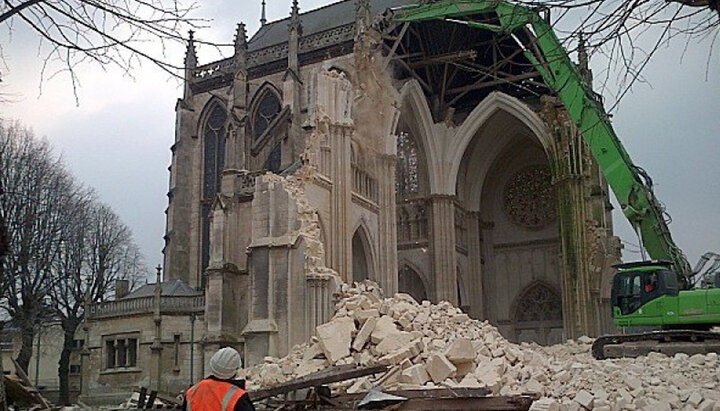 Знесення собору святого Якова на площі Сен-Жака в Абвілі, Франція. Фото: sib-catholic.ru