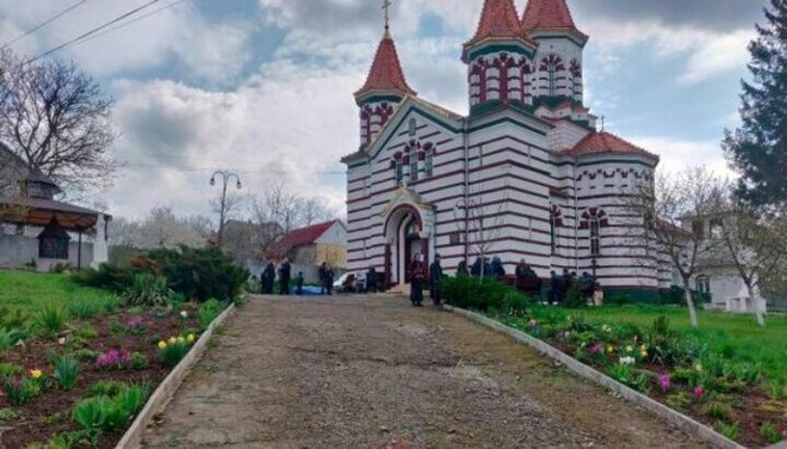 The temple in the village of Zadubriivka, illegally re-registered to the OCU. Photo: pravlife.org
