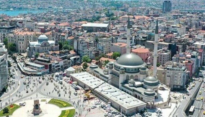Мечеть на площі Таксим у Стамбулі. Фото: orthodoxtimes.com