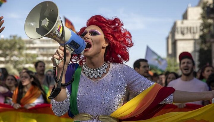 Учасник ЛГБТ-параду в Єрусалимі. Фото: apnews.com