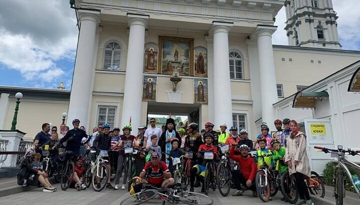 Велопаломники УПЦ в Свято-Успенской Почаевской лавре. Фото: страница Центра информации УПЦ в Facebook.