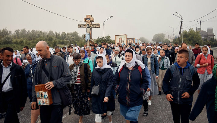 Крестный ход в Банченский монастырь, 2019 год. Фото: страница Черновицко-Буковинской епархии УПЦ в Facebook.