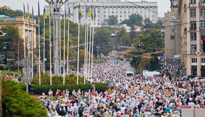 Procesiunea Calea Crucii la Kiev, Biserica Ortodoxă Ucraineană. Imagine: UJO