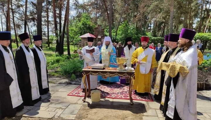 Чин на заснування храму в с. Лісова Дача Сєвєродонецька. Фото: sed-eparhia.com