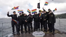 В Норвегии военные корабли приняли участие в ЛГБТ-параде на воде