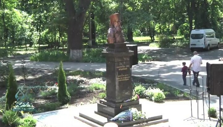 Памятник Луке Крымскому в Одессе. Фото: скриншот видео youtube-канала Одесской епархии УПЦ.