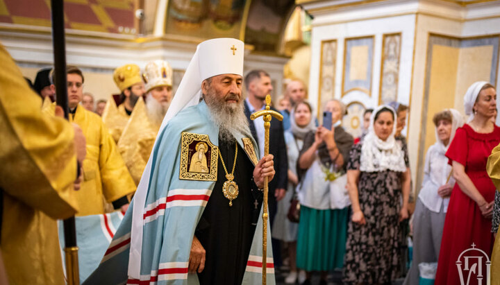 Предстоятель УПЦ возглавил литургию в киевской Лавре в день русских святых