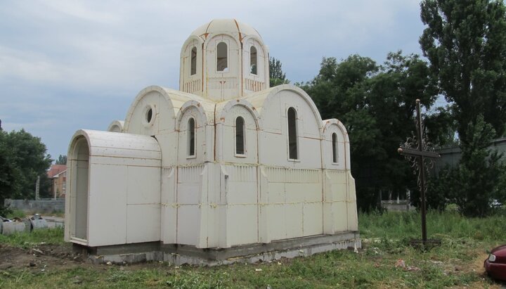 Пінопластовий храм ПЦУ в Херсоні. Фото: facebook Херсонської «єпархії» ПЦУ