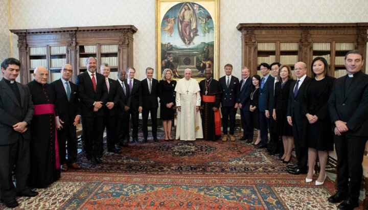 Папа римський Франциск із членами Ради інклюзивного капіталізму. Фото: regnum.ru