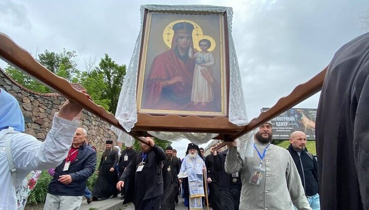 В Киевской области пройдет крестный ход УПЦ с иконой «Призри на смирение». Фото: facebook.com/rizopolozhenie