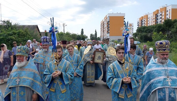 Крестный ход в Полтавской епархии УПЦ с чудотворной Горбаневской иконой Пресвятой Богородицы. Фото: страница Полтавской епархии в Facebook.