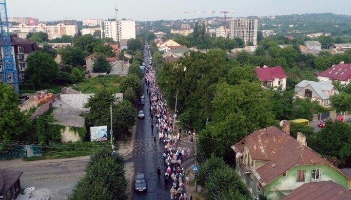 Крестный ход УПЦ на Буковине. Фото: cv.npu.gov.ua