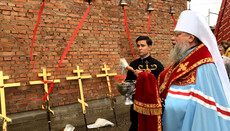 Митрополит Мелетий освятил кресты и купола строящегося храма в Кальновцах