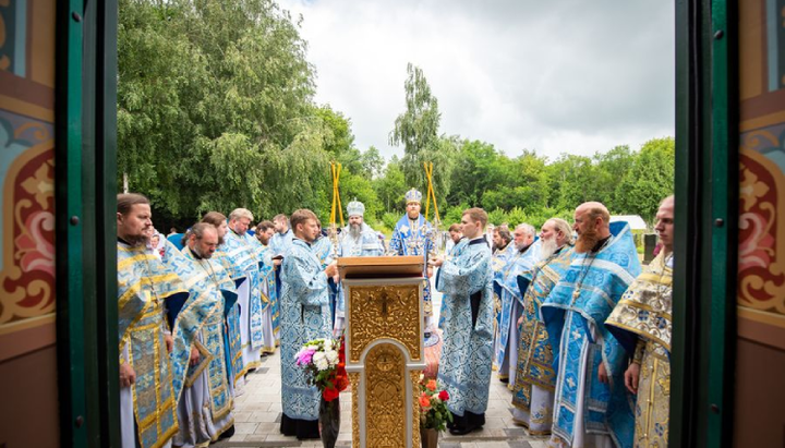 Освячення храму в Калинівці очолили митрополит Климент і єпископ Феодосій. Фото: orthodox.cn.ua
