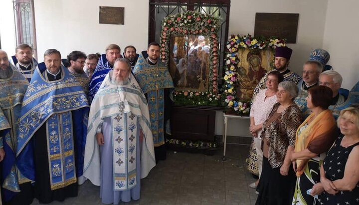 Prayer service before the Chelm Icon of the Virgin in Lutsk. Photo: Facebook of Archpriest Vladimir Litvenchuk