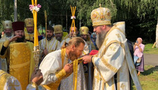 В УПЦ наградили священника, побитого радикалами на крестном ходе в Нежине