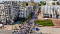 Μόνο μία δύναμη μπορεί να βγάλει τόσους Ουκρανούς στους δρόμους – η UOC