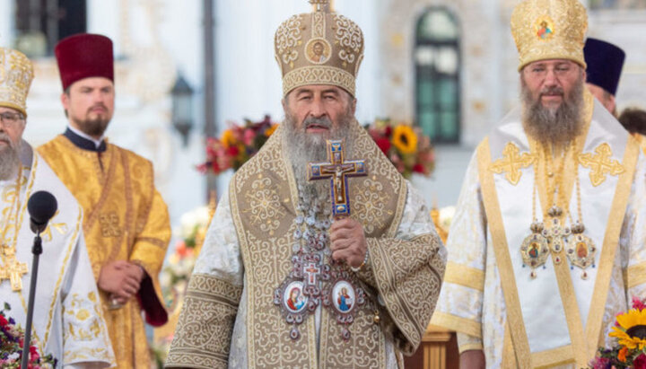 Блаженніший Митрополит Онуфрій перед іконою святого князя Володимира. Фото: news.church.ua