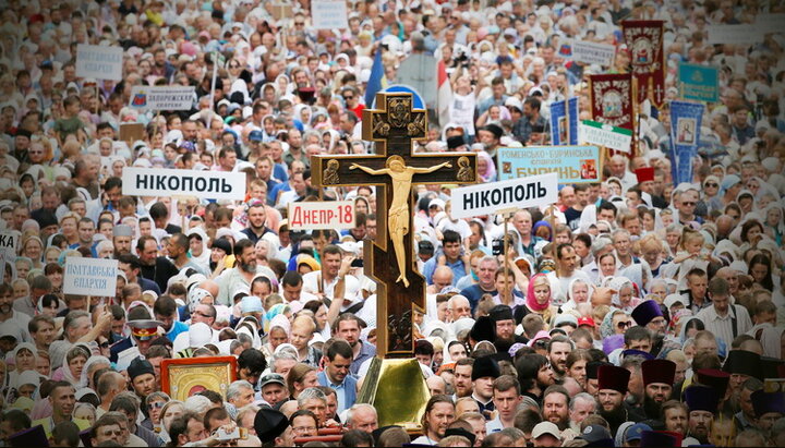 Я пойду на Крестный ход потому, что люблю Церковь. Фото: iz.ru